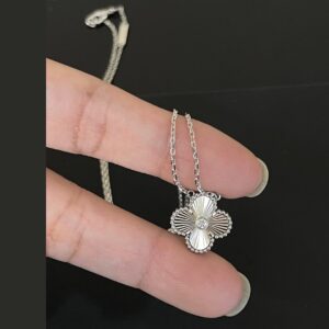 925 Sterling Silver Ribbed Clover Pendant Necklace Packaging View