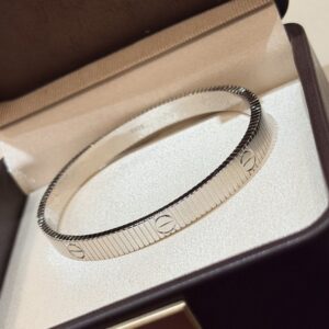925 Sterling Silver Screw Bangle Detail