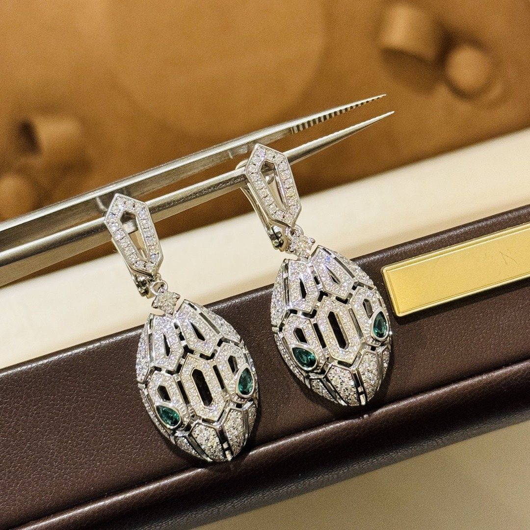 925 Sterling Silver Serpent Emerald Stone Stud Earrings 925 Sterling Silver Serpent Emerald Stone Stud Earrings