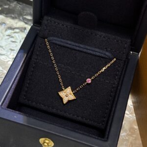 925 Sterling Silver Single Stone Clover Necklace Jewelry Display