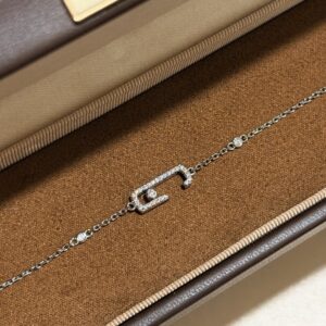 925 Sterling Silver Single Stone Sliding Hook Bracelet Close Up
