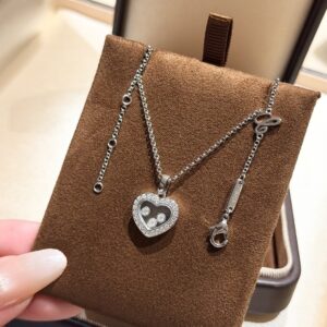 925 Sterling Silver Sliding Heart Necklace Close Up