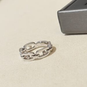 925 Sterling Silver Smooth Sliding Stone Ring Close Up