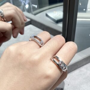 925 Sterling Silver Smooth Three Stone Sliding Ring Detail