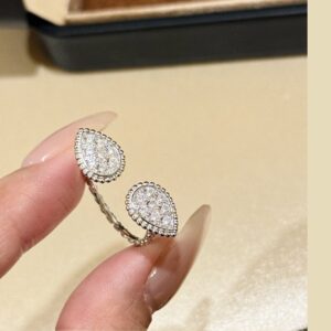 925 Sterling Silver Teardrop Wheat Leaf Open Ring Lifestyle View
