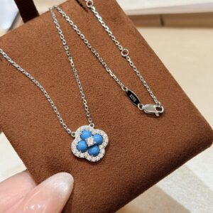 925 Sterling Silver Turquoise Clover Necklace Detail