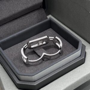 925 Sterling Silver Two Finger Chain Ring Lifestyle View