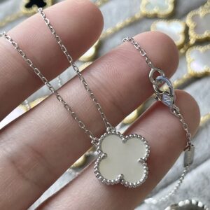 925 Sterling Silver White Clover Necklace Wholesale