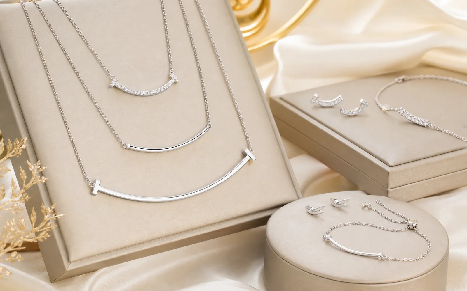 Smile Necklace Wholesale: 925 Silver Buyer’s Guide cover