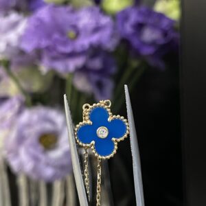 Gold Plated 925 Sterling Silver Blue Clover Necklace Detail