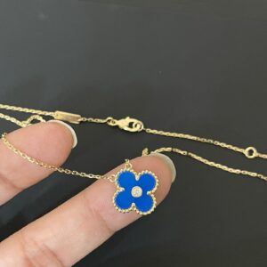 Gold Plated 925 Sterling Silver Green Clover Necklace Jewelry Display