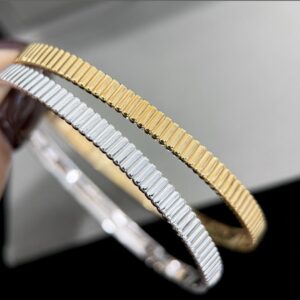 Gold Plated 925 Sterling Silver Minimal Bangle Jewelry Display
