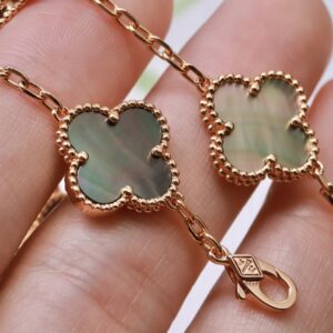 Gold Plated 925 Sterling Silver Mother of Pearl Clover Bracelet Detail