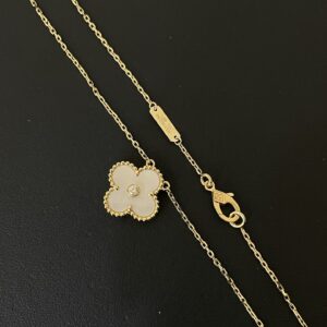 Gold Plated 925 Sterling Silver Single Clover Necklace Close Up
