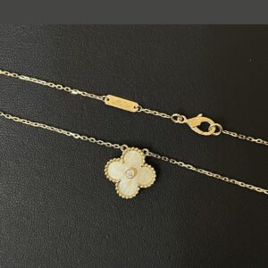 Gold Plated 925 Sterling Silver White Clover Necklace Close Up