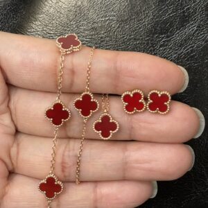 Rose Gold Plated 925 Sterling Silver Red Clover Necklace Detail